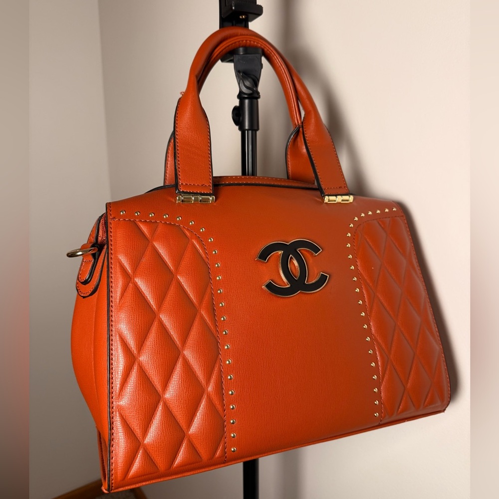 Chic CHANEL  Caramel Handbag